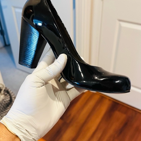 Vince Camito Elegant Black Patent Leather Heels. - Picture 7 of 13